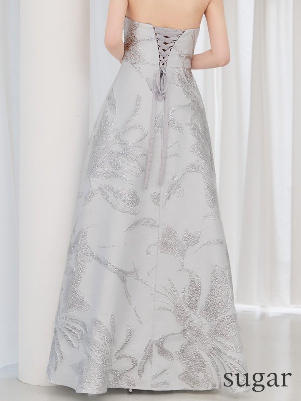 ホワイトxシルバー モデル：ゆめ　身長：160cm　着用サイズ：7号(Sサイズ)