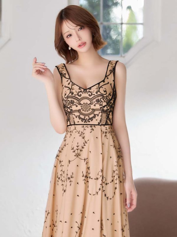 ベージュ　モデル：れみれみ　身長：163cm　着用サイズ：7号(Sサイズ)