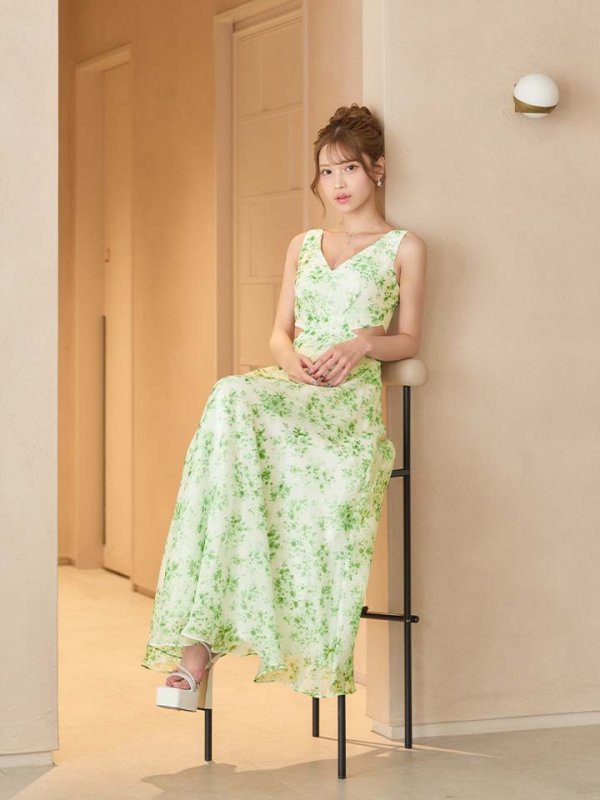 ホワイトxグリーン　モデル：るりぴ　身長：165cm　着用サイズ：7号(Sサイズ)