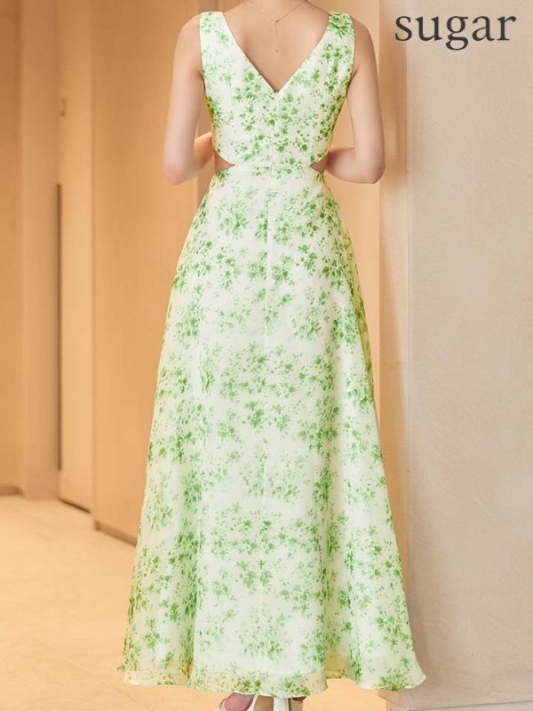 ホワイトxグリーン　モデル：るりぴ　身長：165cm　着用サイズ：7号(Sサイズ)