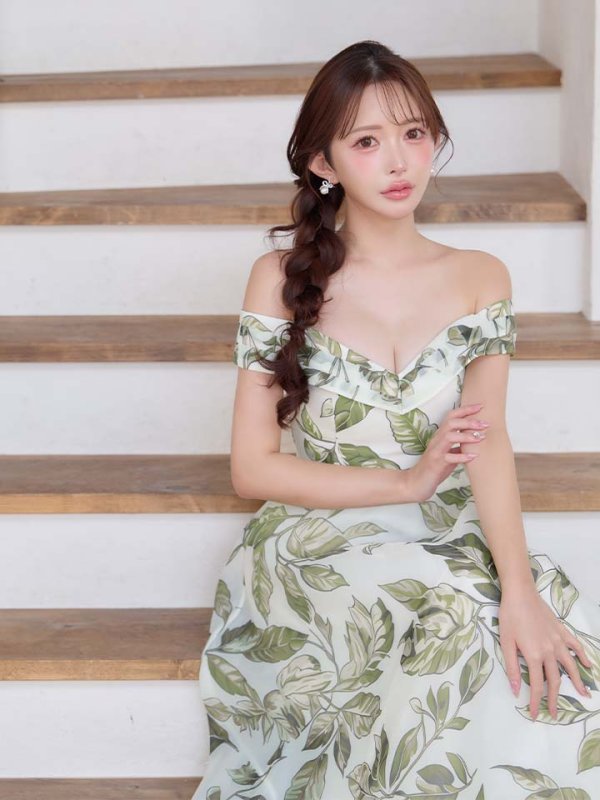 グリーン　モデル：りな　身長：160cm　 着用サイズ：7号(Sサイズ)