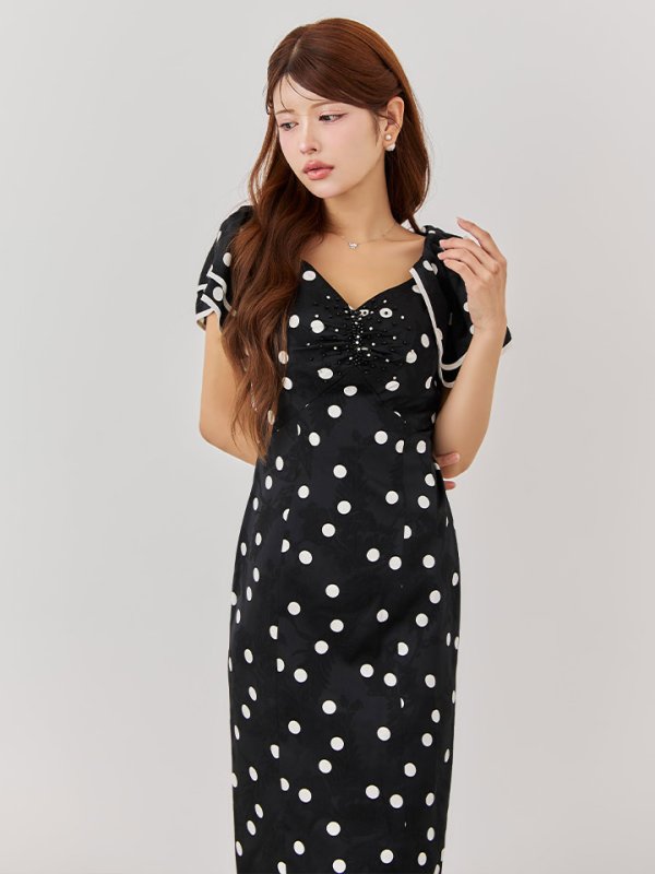 ブラック モデル：まりん　身長：164cm　着用サイズ：7号(Sサイズ)