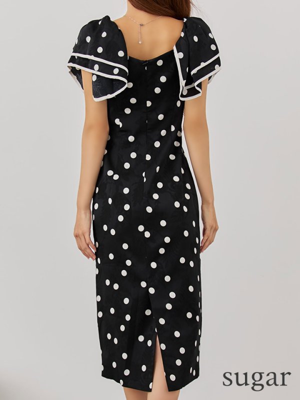 ブラック モデル：まりん　身長：164cm　着用サイズ：7号(Sサイズ)