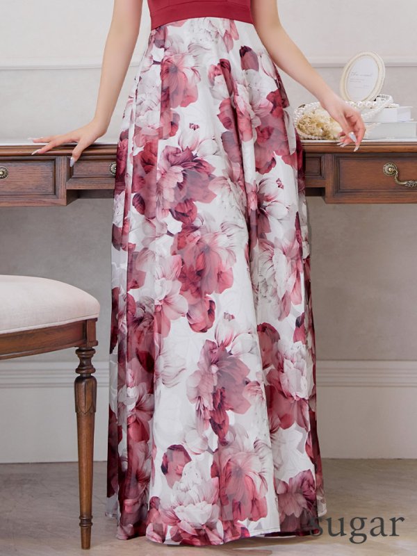 ワインレッドxホワイト モデル:カルア 身長:156cm 着用サイズ:7号(Sサイズ)