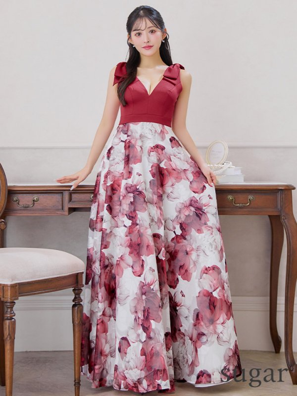 ワインレッドxホワイト モデル:カルア 身長:156cm 着用サイズ:7号(Sサイズ)