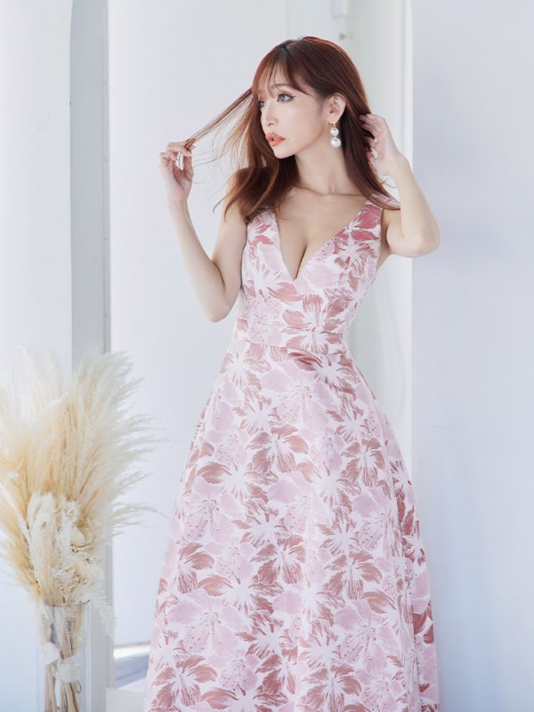 ピンクxシルバー モデル：杉山佳那恵　身長：158cm　着用サイズ：7号(Sサイズ)