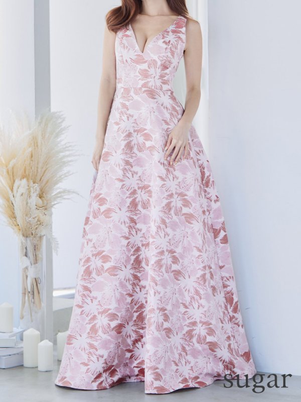 ピンクxシルバー モデル：杉山佳那恵　身長：158cm　着用サイズ：7号(Sサイズ)