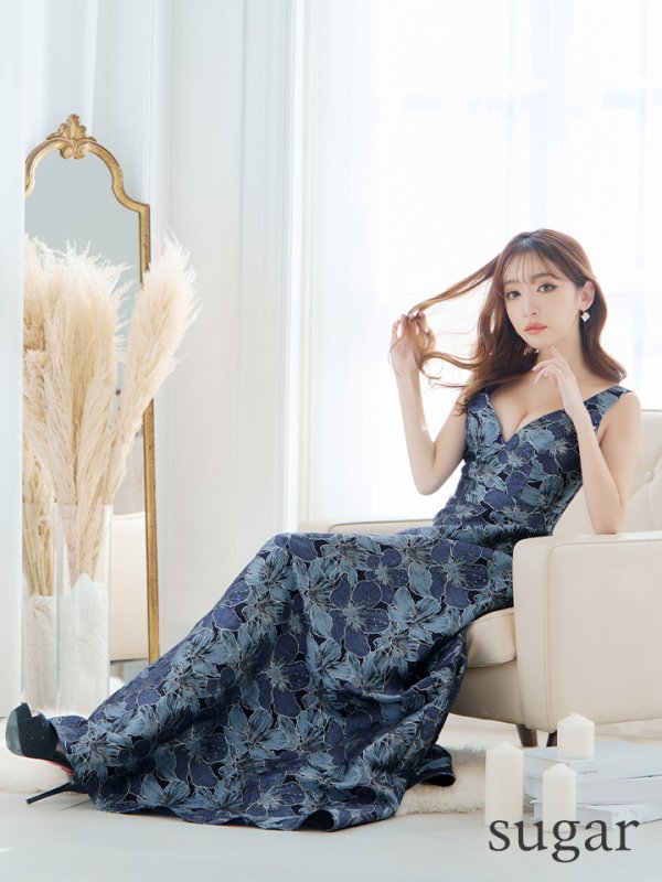 ネイビー モデル：杉山佳那恵　身長：158cm　着用サイズ：7号(Sサイズ)