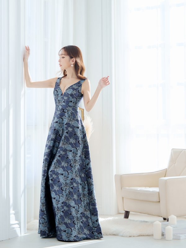 ネイビー モデル：杉山佳那恵　身長：158cm　着用サイズ：7号(Sサイズ)