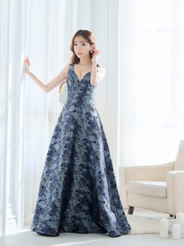 ネイビー モデル：杉山佳那恵　身長：158cm　着用サイズ：7号(Sサイズ)