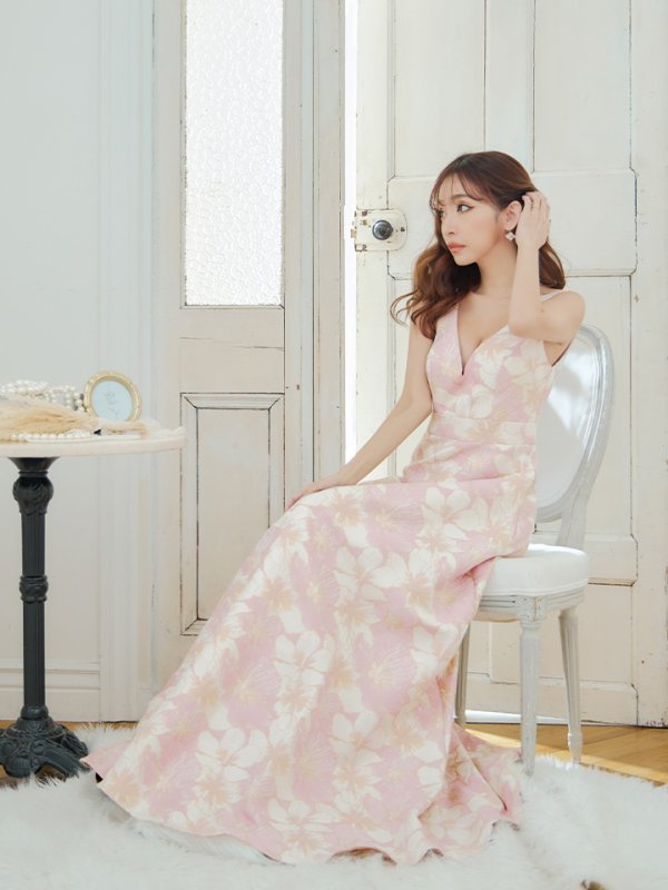 ピンクxゴールド モデル：杉山佳那恵　身長：158cm　着用サイズ：7号(Sサイズ)