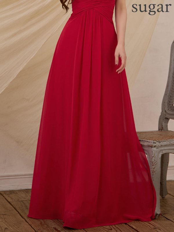 レッド モデル：真優川咲　身長：158cm　着用サイズ：7号(Sサイズ)