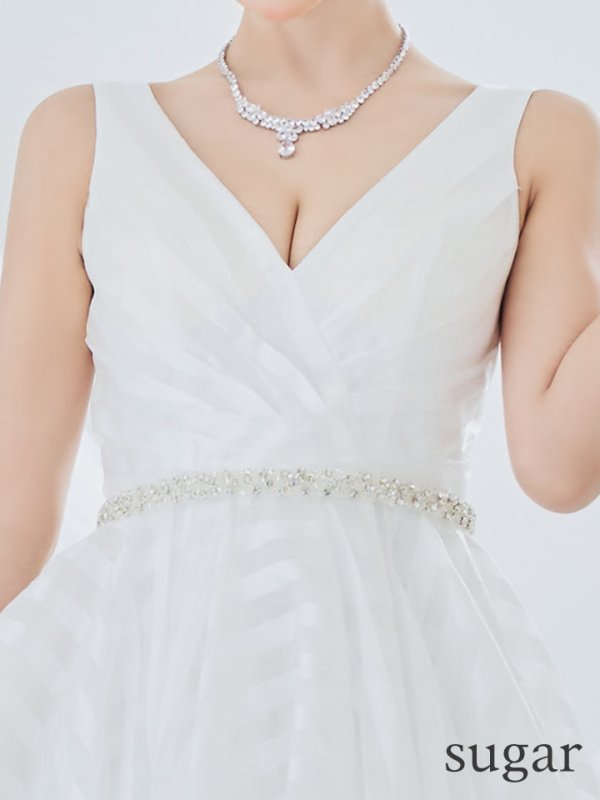 ホワイト モデル：三上悠亜　身長：159cm　着用サイズ：7号(Sサイズ)