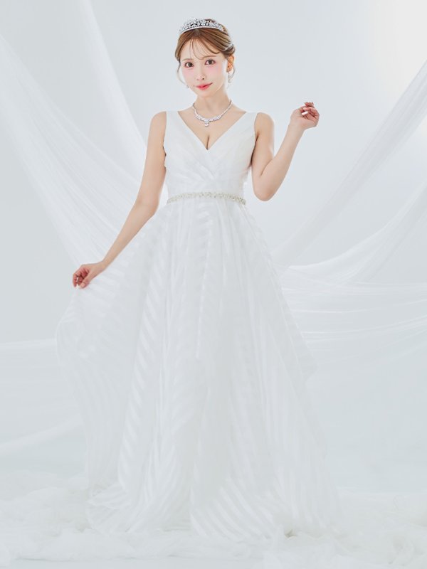 ホワイト モデル：三上悠亜　身長：159cm　着用サイズ：7号(Sサイズ)