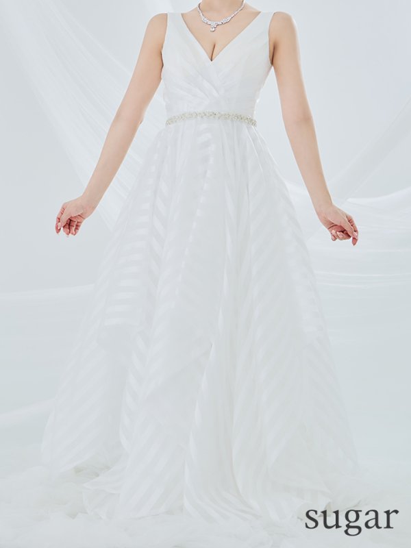 ホワイト モデル：三上悠亜　身長：159cm　着用サイズ：7号(Sサイズ)