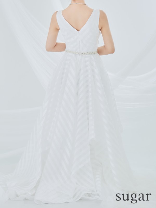 ホワイト モデル：三上悠亜　身長：159cm　着用サイズ：7号(Sサイズ)