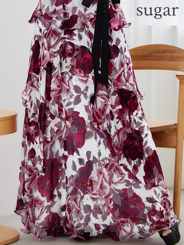 ホワイト×ワインレッド　モデル：真優川咲　身長：158cm　着用サイズ：7号(Sサイズ)