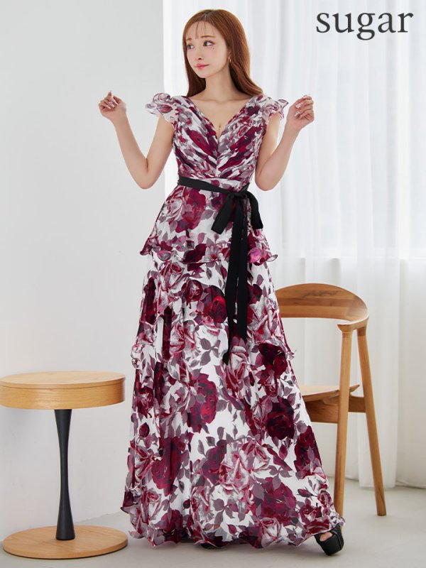 ホワイト×ワインレッド　モデル：真優川咲　身長：158cm　着用サイズ：7号(Sサイズ)