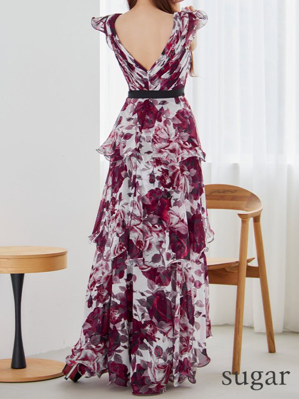 ホワイト×ワインレッド　モデル：真優川咲　身長：158cm　着用サイズ：7号(Sサイズ)