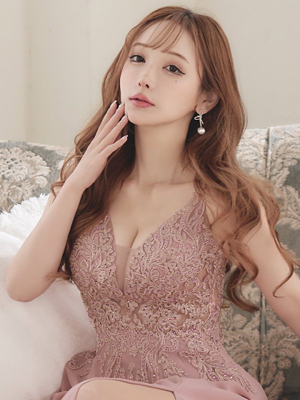 ピンク モデル:真優川咲 身長:158cm:7号(Sサイズ)