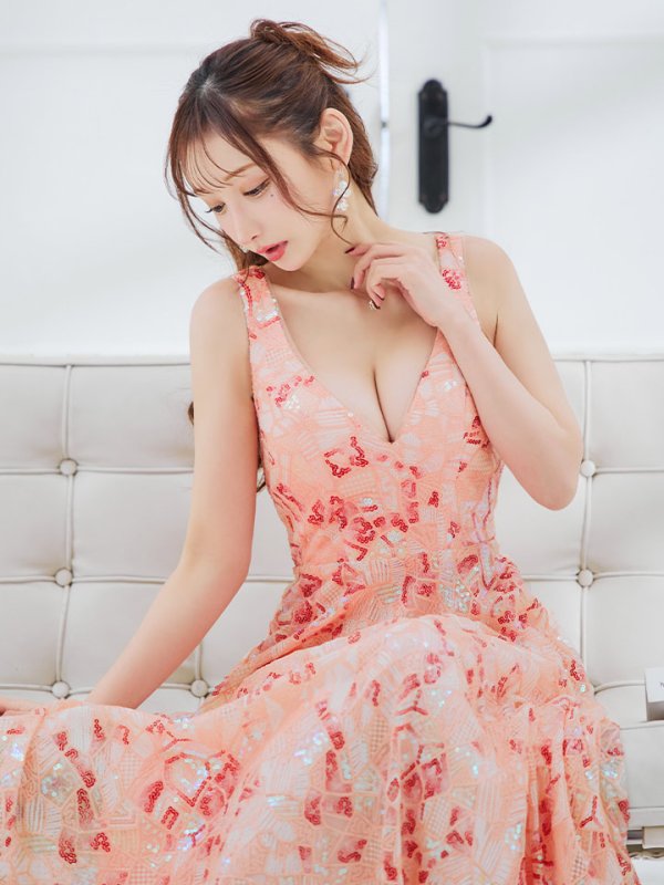 ピンク モデル:真優川咲 身長:158cm:7号(Sサイズ)