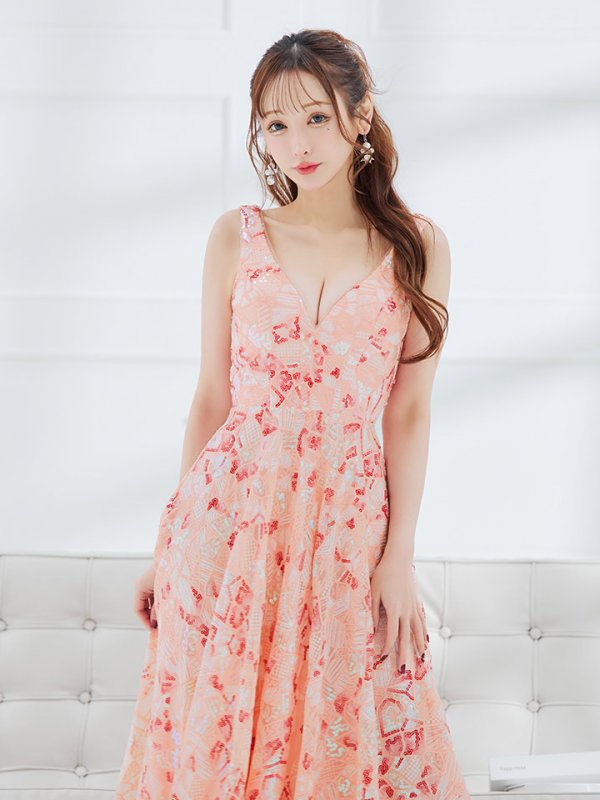 ピンク モデル:真優川咲 身長:158cm:7号(Sサイズ)