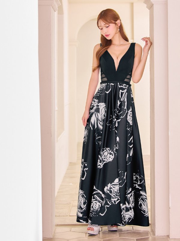 ブラックxホワイト　モデル：るりぴ　身長：165cm　着用サイズ：7号(Sサイズ)