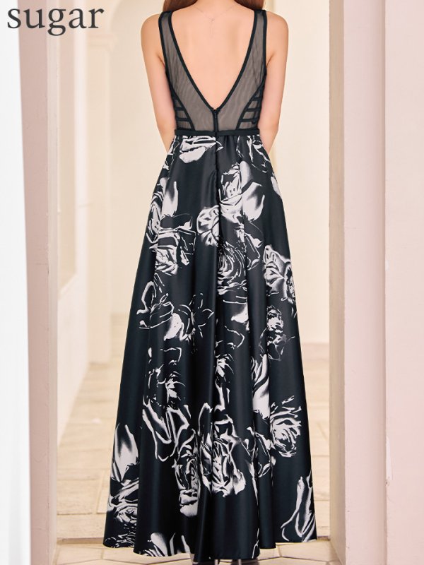 ブラックxホワイト　モデル：るりぴ　身長：165cm　着用サイズ：7号(Sサイズ)