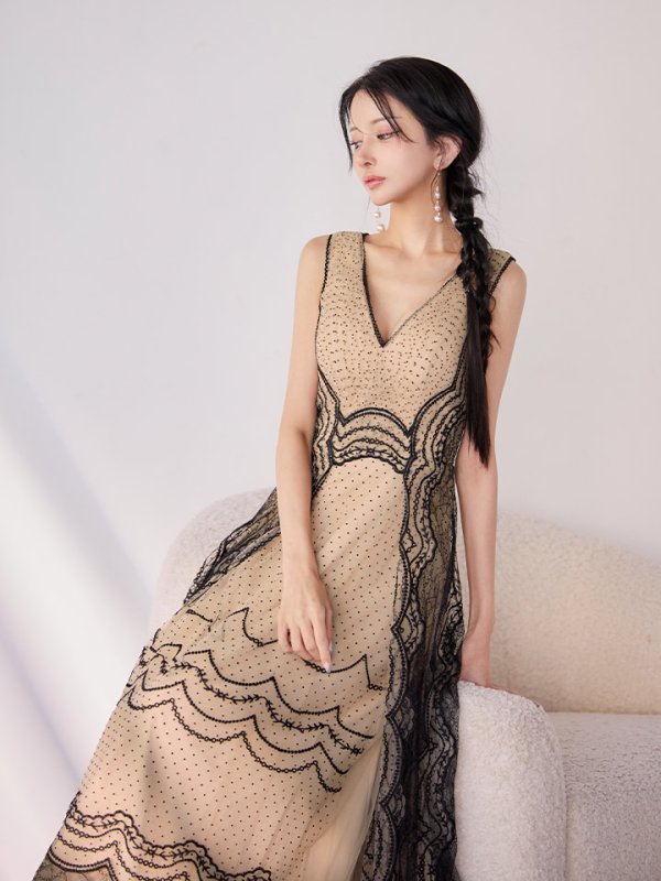 ベージュxブラック モデル：まおちゃる　身長：158cm　着用サイズ：7号(Sサイズ)