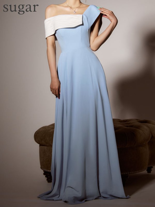 ブルーｘホワイト　モデル：真優川咲　身長：159cm　着用サイズ：Sサイズ