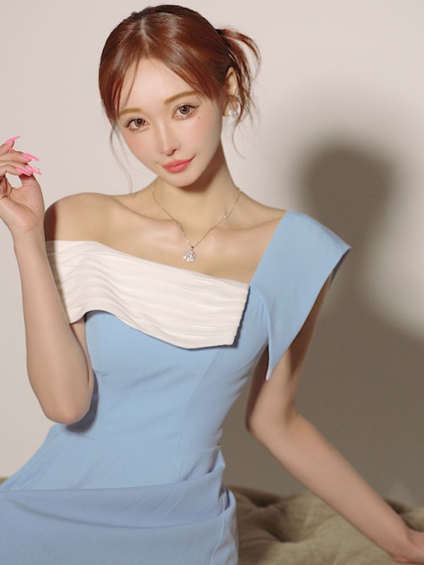 ブルーｘホワイト　モデル：真優川咲　身長：159cm　着用サイズ：Sサイズ