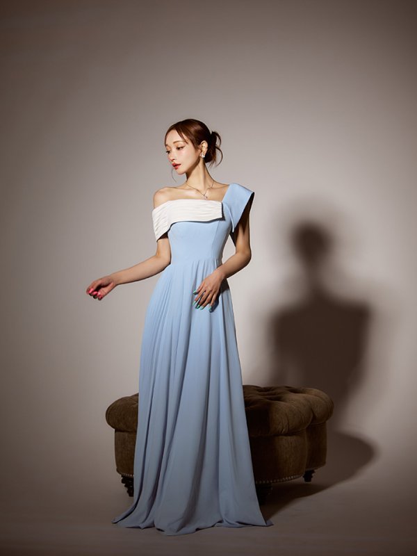 ブルーｘホワイト　モデル：真優川咲　身長：159cm　着用サイズ：Sサイズ