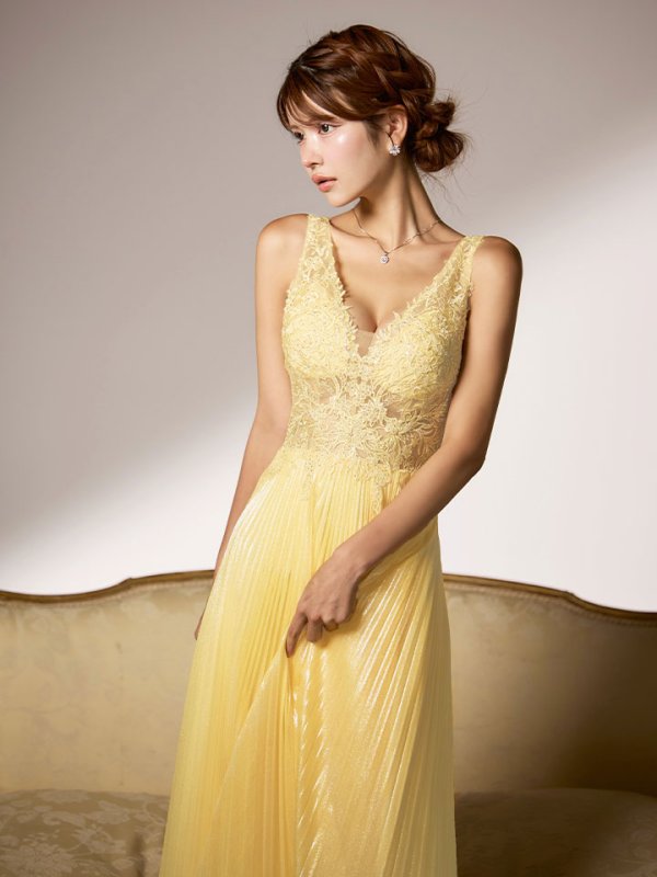 イエロー モデル：まりん　身長：164cm　着用サイズ：Sサイズ