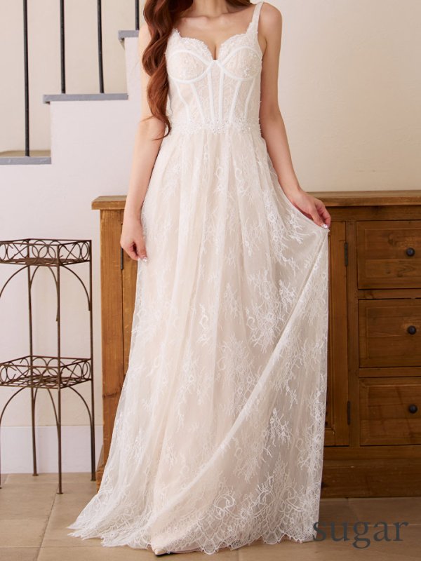 ホワイト　モデル：真優川咲　身長：158cm　着用サイズ：7号(Sサイズ)