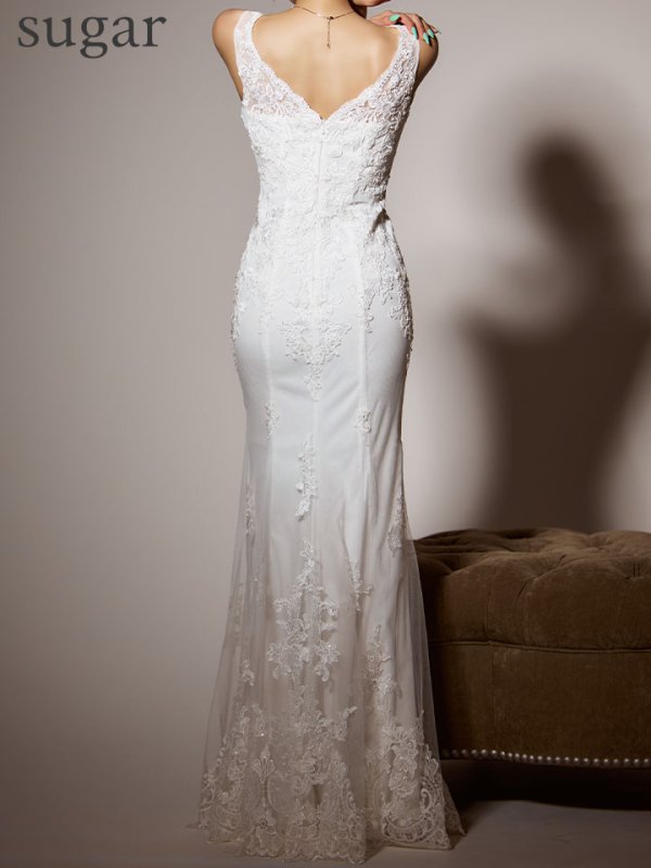 ホワイト モデル：真優川咲　身長：159cm　着用サイズ：Sサイズ