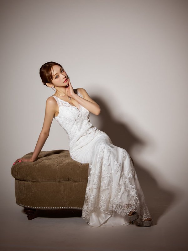 ホワイト モデル：真優川咲　身長：159cm　着用サイズ：Sサイズ