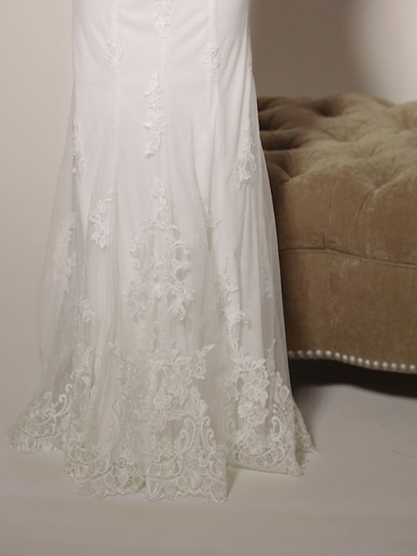 ホワイト モデル：真優川咲　身長：159cm　着用サイズ：Sサイズ