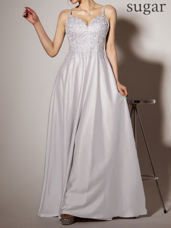 シルバー モデル：真優川咲　身長：158cm 着用サイズ：7号(Sサイズ)