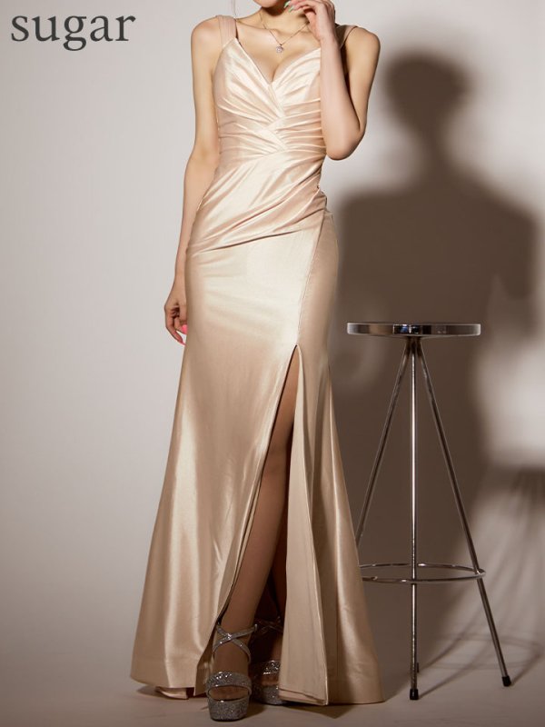 ベージュ モデル：真優川咲　身長：159cm　着用サイズ：Sサイズ