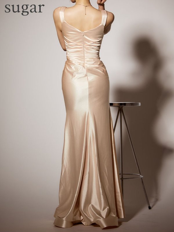 ベージュ モデル：真優川咲　身長：159cm　着用サイズ：Sサイズ