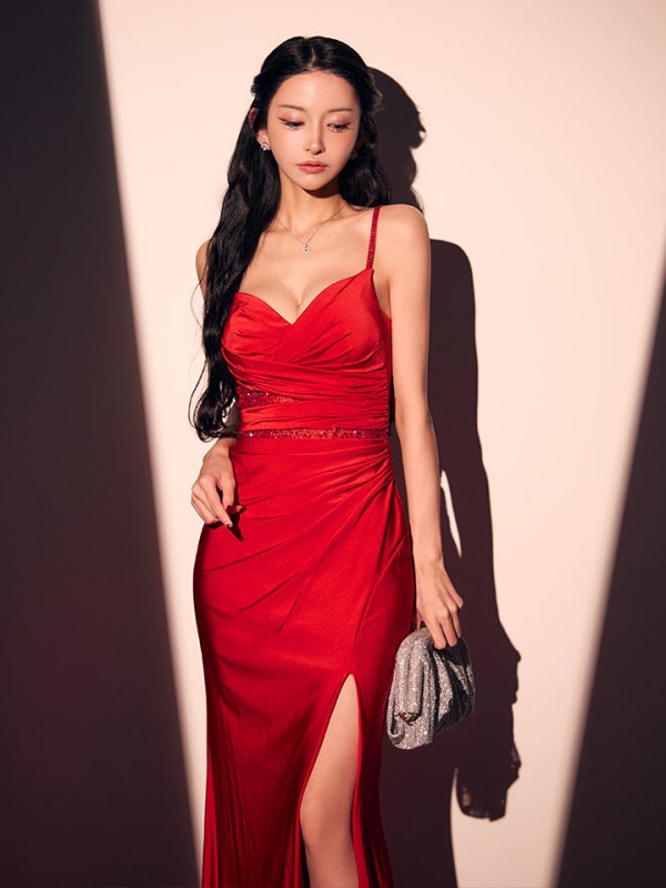 レッド　モデル：まおちゃる　身長：158cm　着用サイズ：7号(Sサイズ)