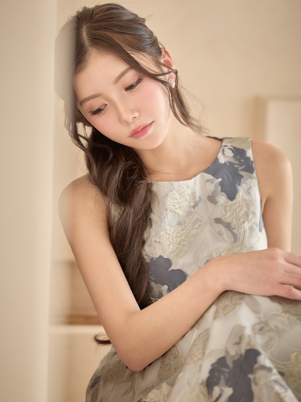 ゴールド×グレー　モデル：せいは　身長：160cm　着用サイズ：7号(Sサイズ)