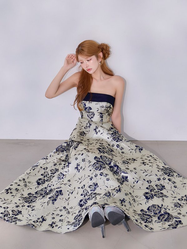 シルバーxネイビー　モデル：まりん　身長：164cm　着用サイズ：7号(Sサイズ)