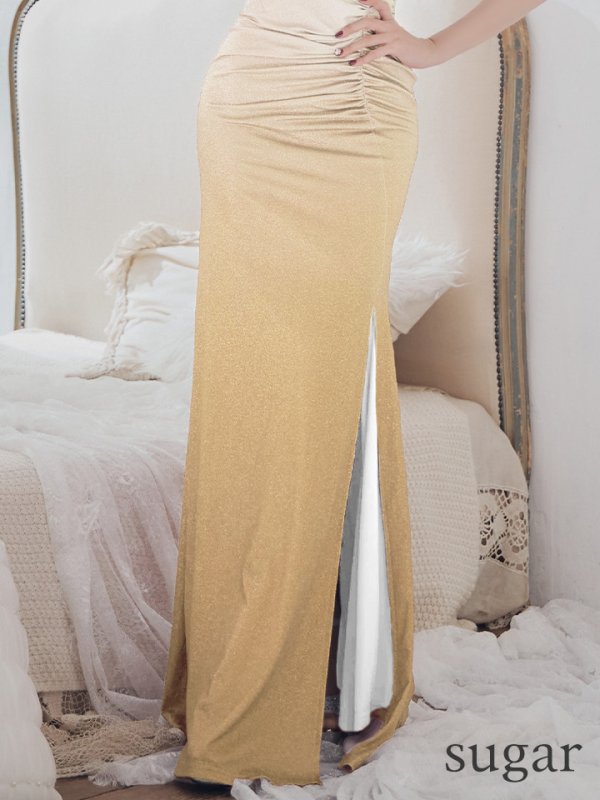 ゴールド モデル:真優川咲 身長:158cm 着用サイズ:Sサイズ