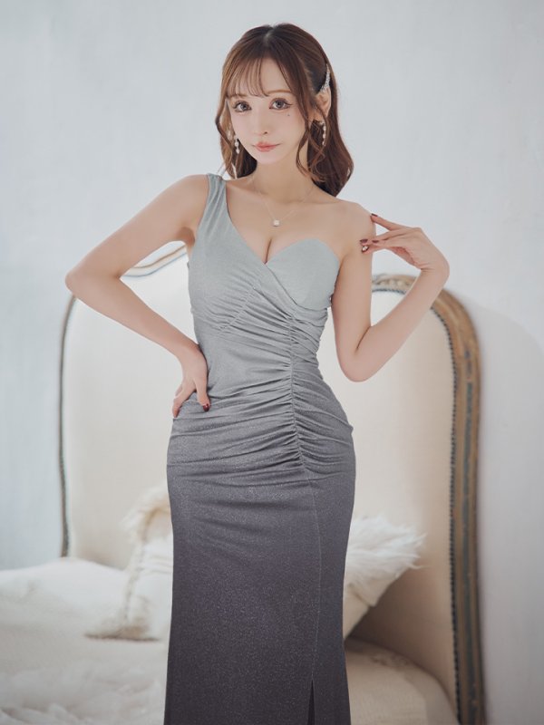 ブラック モデル:真優川咲 身長:158cm 着用サイズ:Sサイズ