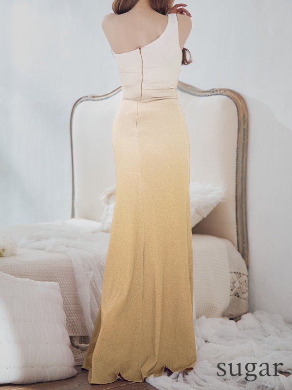 ゴールド モデル:真優川咲 身長:158cm 着用サイズ:Sサイズ