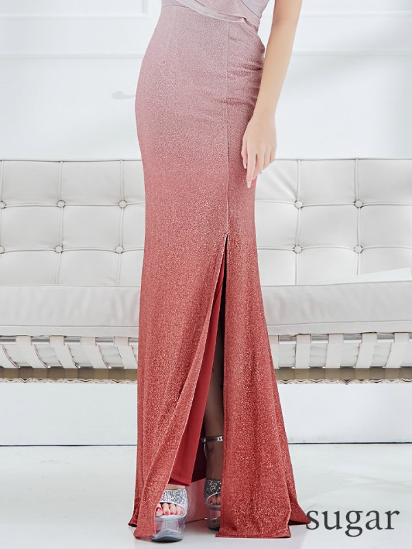 レッド モデル:りな 身長:160cm 着用サイズ:Sサイズ