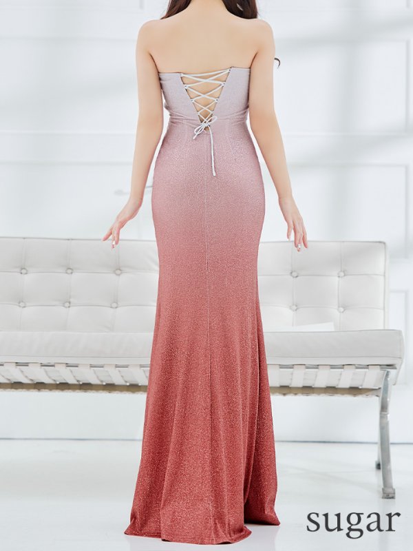 レッド モデル:りな 身長:160cm 着用サイズ:Sサイズ