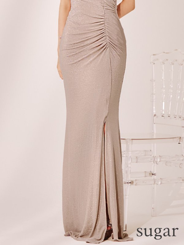 ゴールド モデル：まおちゃる　身長：158cm　着用サイズ：Sサイズ