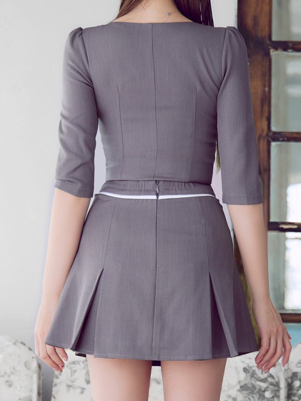 グレーホワイト モデル:橋本甜歌(てんちむ) 身長:163cm 着用サイズ:Sサイズ